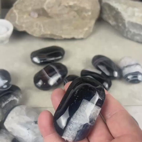 Uruguay Black Sardonyx Natural Crystal Palm Stone Worry Anxiety Distraction Pocket Stone Home Decor Worry Pocket Stress Anxiety Palm Stone