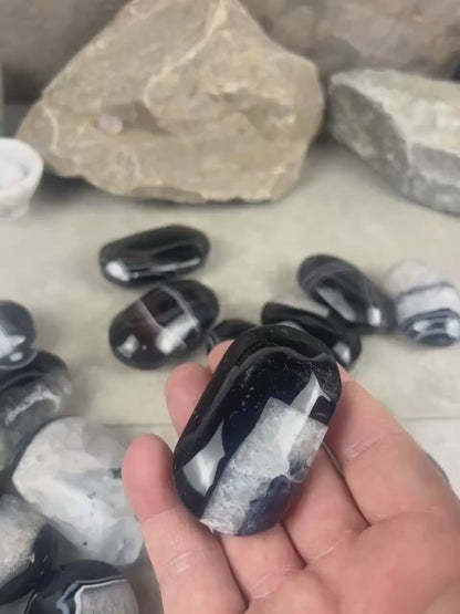 Uruguay Black Sardonyx Natural Crystal Palm Stone Worry Anxiety Distraction Pocket Stone Home Decor Worry Pocket Stress Anxiety Palm Stone