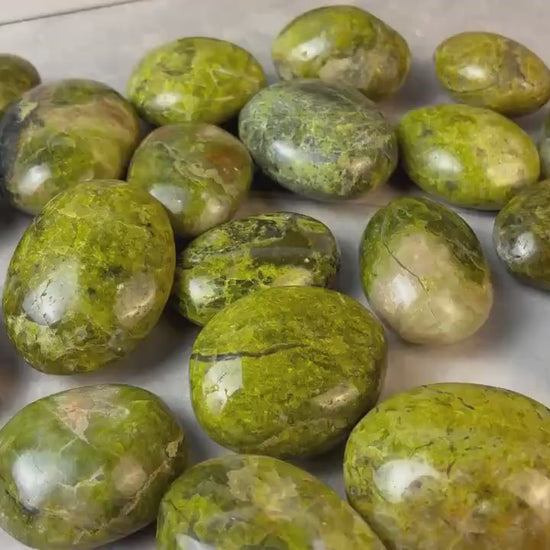 Green Opal Palm Stone Smooth Polished Carved Crystal for Distraction Worry Stress Home Decor Gift Christmas Meditation Pocket Relief