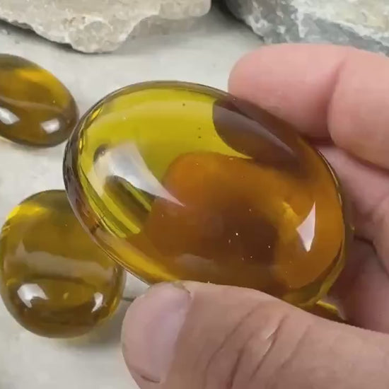 Smelting Honey Quartz Palm Stones Healing Crystal Yellow Quartz Spiritual Energy Stone Meditation Mindfulness Handheld Crystal Home Decor