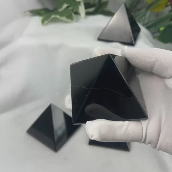 Gujarat Black Agate Pyramid: Polished Crystal Meditation Stone