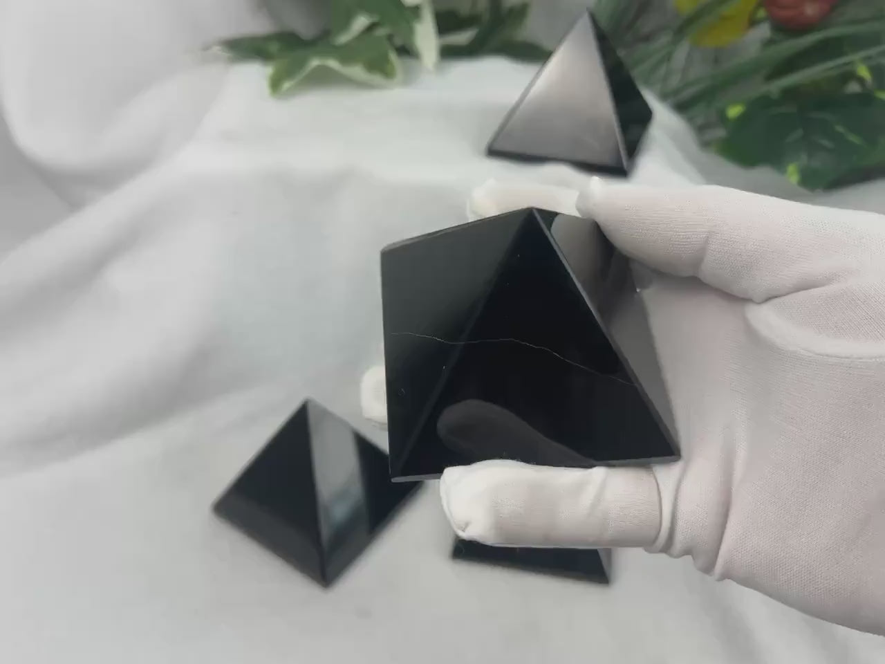 Gujarat Black Agate Pyramid: Polished Crystal Meditation Stone