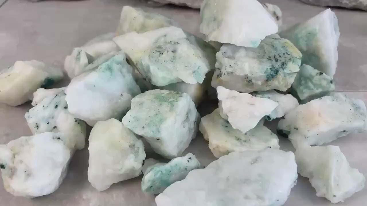 Peruvian Chrysocolla in Quartz Raw Stone Palm Stone Arts and Crafts Birthday Crystal for Anxiety Relief Home Decor Worry Pocket Anxiety Gift