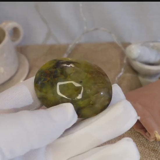 Serpentine Natural Palm Stone Smooth Polished Carved Crystal for Distraction Home Decor Anxiety Pocket Stone