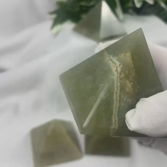 Green Aventurine Pyramid: Polished Crystal Meditation Decor