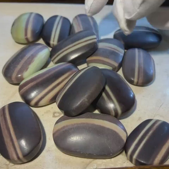 Purple Jade Palm Stone: Polished Carved Crystal for Anxiety