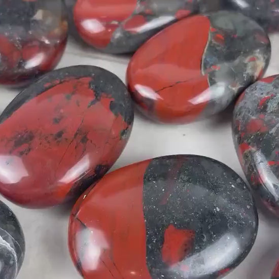 Excellent Quality Madhya Pradesh Blood Stone Palm Stone Polished Worry Stress Home Decor Distraction Pocket Stress Anxiety Palm Pocket