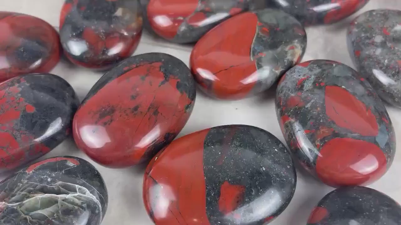 Excellent Quality Madhya Pradesh Blood Stone Palm Stone Polished Worry Stress Home Decor Distraction Pocket Stress Anxiety Palm Pocket