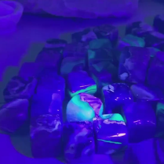 Californian Volcano Agate UV Reactive Cubic Palm Stones Polished Crystal for Anxiety Relief Gift Stress Worry Stone Pocket Talisman