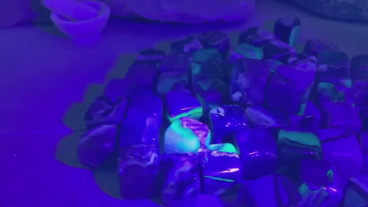 Californian Volcano Agate UV Reactive Cubic Palm Stones Polished Crystal for Anxiety Relief Gift Stress Worry Stone Pocket Talisman