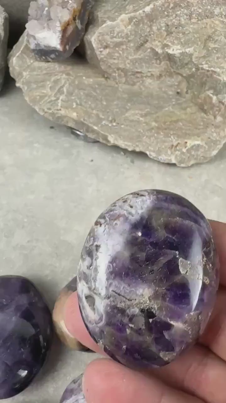 Traditional India Saputra Amethyst Mountain Palm Stone Polished Carved Crystal Home Decor Worry Pocket Stress Anxiety Palm Stone Birthday