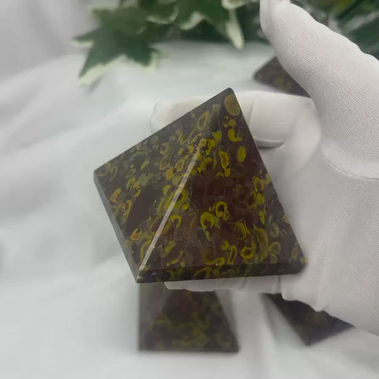 Indian Sabalgarh Marble Pyramid: Polished Crystal Meditation Decor