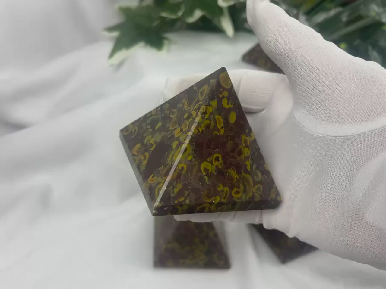 Indian Sabalgarh Marble Pyramid: Polished Crystal Meditation Decor